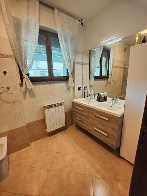 "Come A Casa" - Appartamento Gigi - Self Check In - Ospedale Humanitas - Forum Assago - Tram15 Rozzano Eksteriør bilde