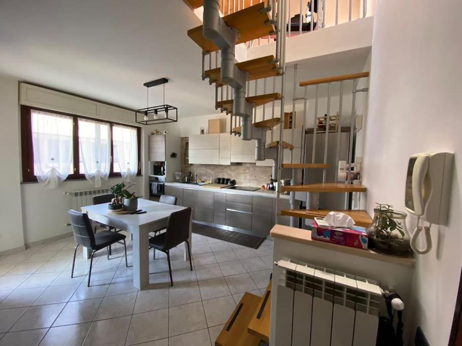 "Come A Casa" - Appartamento Gigi - Self Check In - Ospedale Humanitas - Forum Assago - Tram15 Rozzano Eksteriør bilde