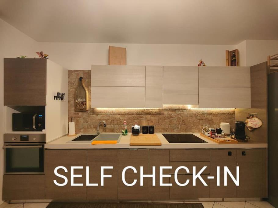 "Come A Casa" - Appartamento Gigi - Self Check In - Ospedale Humanitas - Forum Assago - Tram15 Rozzano Eksteriør bilde